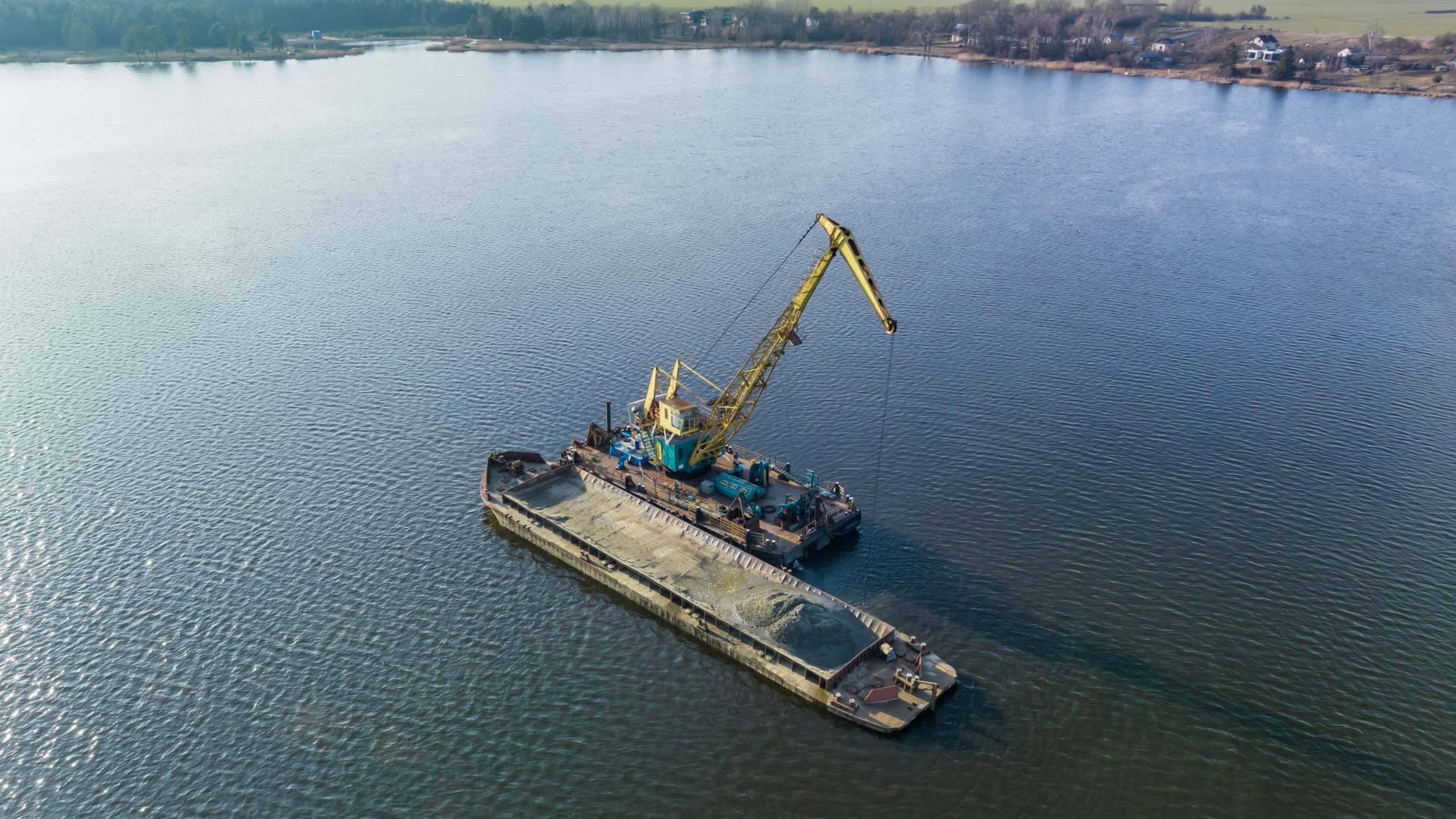 Hydraulic vs. Mechanical Lake Dredging Equipment