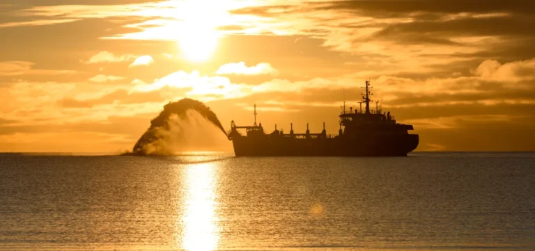 The Complete Guide to Hopper Dredging Efficiency, Costs, and Environmental Impact